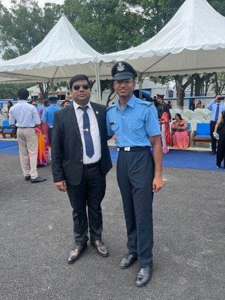 ललित कुमार चौहान भारतीय वायुसेना में फ्लाइंग ऑफिसर के रूप में शामिल हुए।