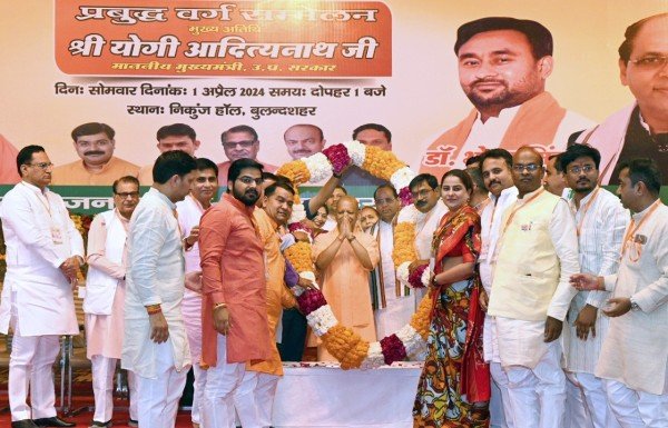 मुख्यमंत्री ने बुलंदशहर में प्रबुद्धजन सम्मेलन को किया संबोधित