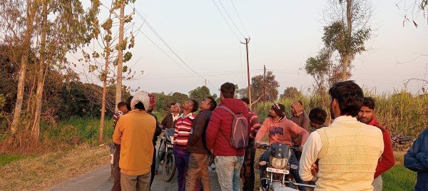 एचटी लाइन खींचते समय मजदूर झुलसा