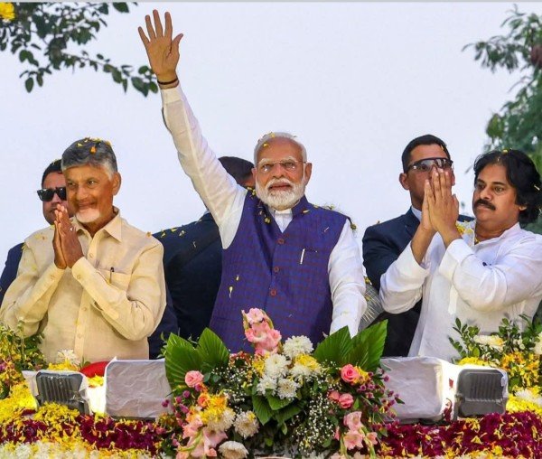 चंद्रबाबू नायडू और उपमुख्यमंत्री पवन कल्याण के साथ विशाखापत्तनम में रोड शो किया