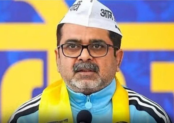 चुनाव आयोग ने दिल्ली विधानसभा चुनाव की तारीखों की घोषणा कर दी है।