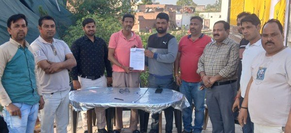 सीतापुर निवासी राघवेंद्र बाजपेई पत्रकार की हत्या की उच्च स्तरीय जांच की मांग विभिन्न संगठन के पदाधिकारों ने मिलकर की