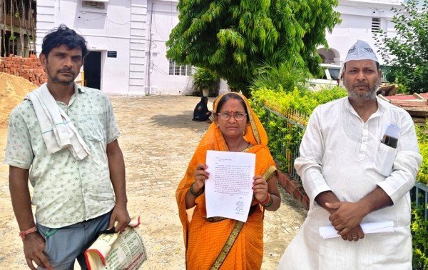 बुजुर्ग को पुलिस ने पीटा भी इलाज भी नहीं करवाने दिया