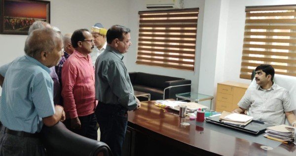 क्या कोई भ्रष्ट बाबू इतना भी ताकतवर हो सकता? -आखिर अधिकारियों के सामने कौन सी ऐसी मजबूरी है, जो बाबू का पटल तक नहीं बदल सकते