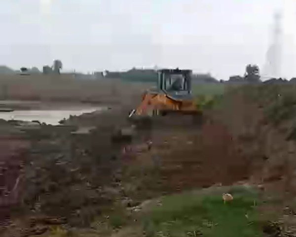 साहब पोखरनी की जांच किसी ईमानदार अधिकारी से कराइएगा!