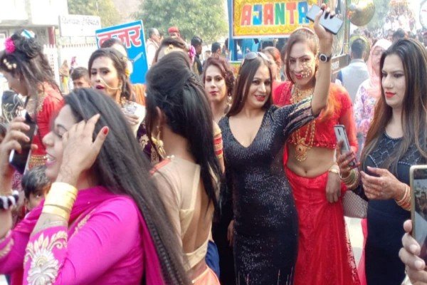 कसम खाइए कि हम किन्नरों के आंतक का खात्मा करके ही रहेगें!