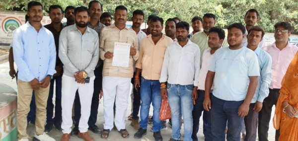 साहब प्रधानाचार्य और प्रबंधक उत्पीड़न कर रहें!