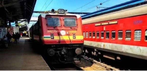 भारतीय रेलवे ने लखनऊ से जाने वाली तीन दर्जन से ज्यादा विशेष