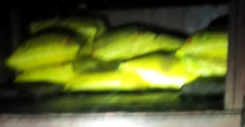 रात में हो रही यूरिया खाद का कालाबाजारी