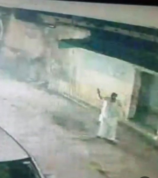 हापुड़  बाबूगढ़ कोतवाली क्षेत्र एक चल रहे विवाद को लेकर हुई फायरिंग