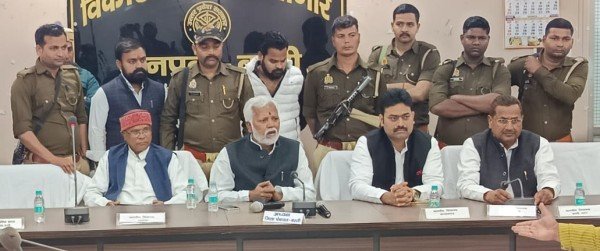 निकला जूता चप्पल, अध्यक्ष भागे, विधायकगण भागे, एएमए भागे, अधिकारी भागे!