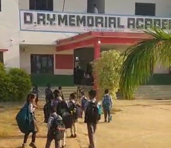 बच्चों जाए ‘भाड’़ में, ‘हम्हे’ तो ‘गांधीजी’ से ‘मतलब’