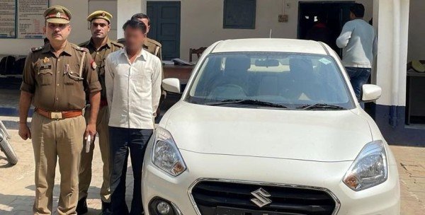01 शातिर वाहन चोर गिरफ्तार, कब्जे से चोरी की 01 कार व अवैध असलहा, कारतूस बरामद।