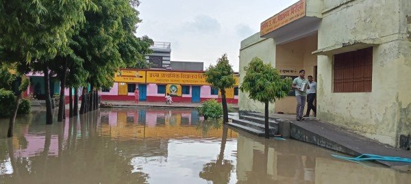 क्षेत्रीय विधायक अनूपशहर के गांव के विद्यालय में जल भराव मंडल अध्यक्ष ज्ञानेंद्र सिंह राघव ने की जिला बेसिक शिक्षा अधिकारी से शिकायत, दी आंदोलन की चेतावनी।*