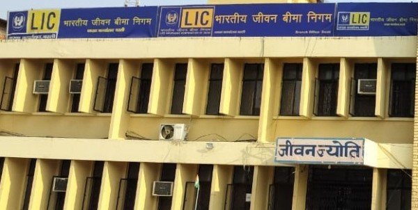 एलआईसी’ में ‘पालिसी’ सरेंडर के ‘नाम’ पर हो रहा ‘खेल’