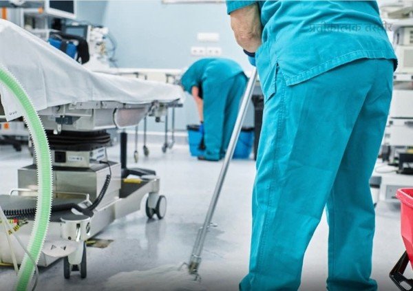 नगरसेविका रुखसाना सिद्दीकी ने बुर्का पहनकर अस्पताल का निरीक्षण किया।