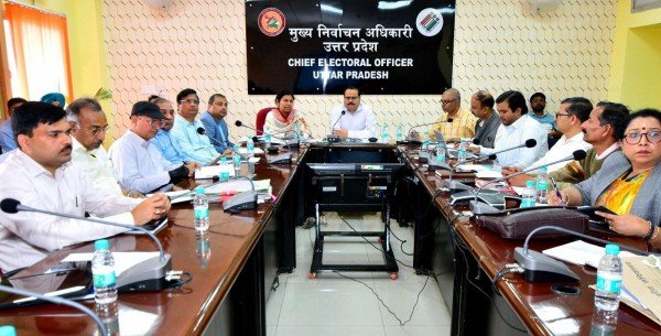 मुख्य निर्वाचन अधिकारी नवदीप रिणवा ने दिए निर्देश